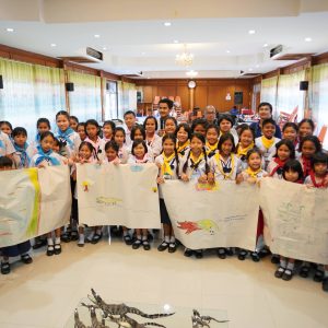 อ.ดร.สมสุข พวงดี และ น.สพ.เอกสิทธิ์ ติยานันต์ ร่วมกับ อบจ.นครสวรรค์ เป็นวิทยากรให้ความรู้เรื่องจระเข้แก่เยาวชนในโครงการการสร้างมัคคุเทศน์รุ่นเยาว์